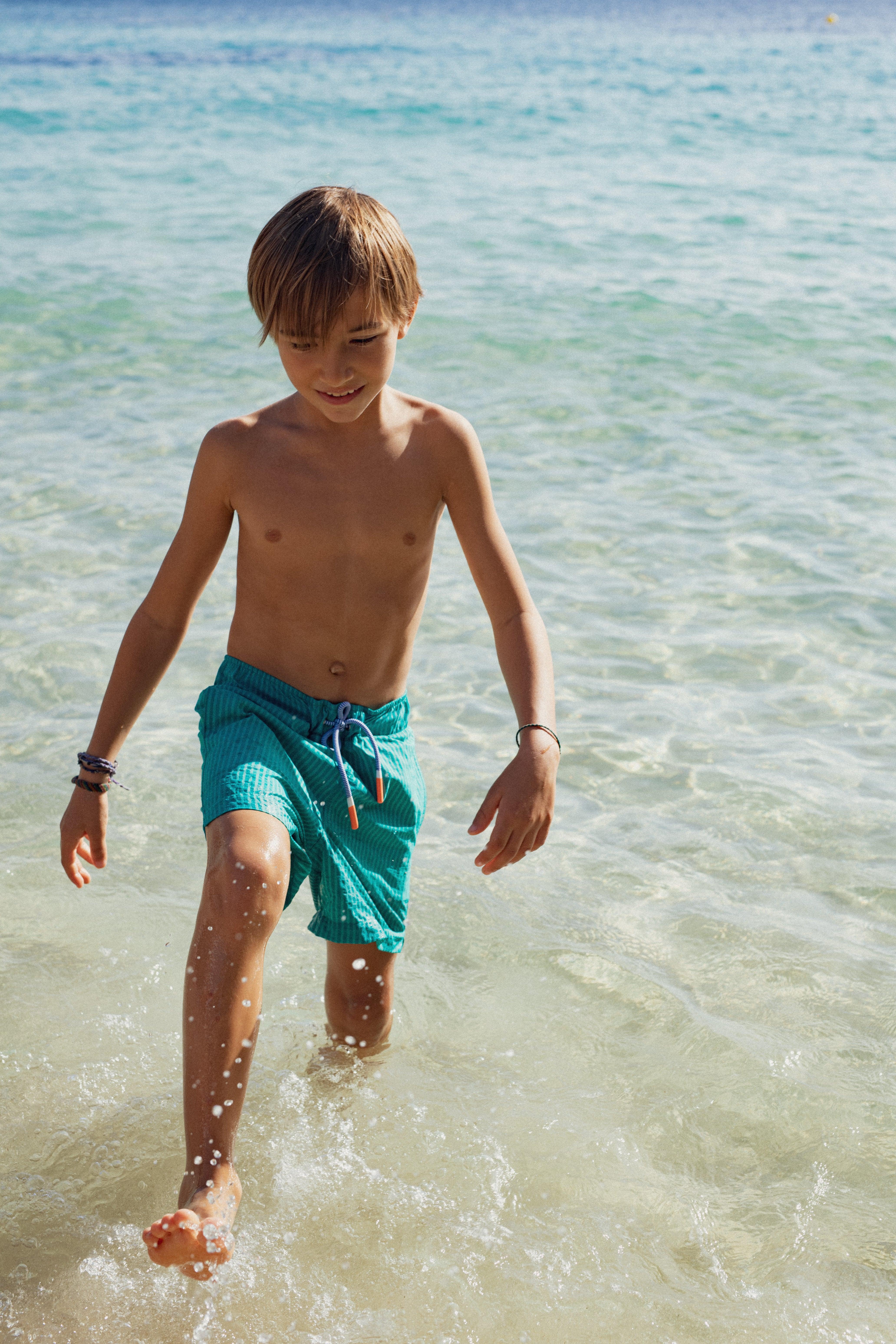 Short de bain garçon, rayures vertes | FIDJI